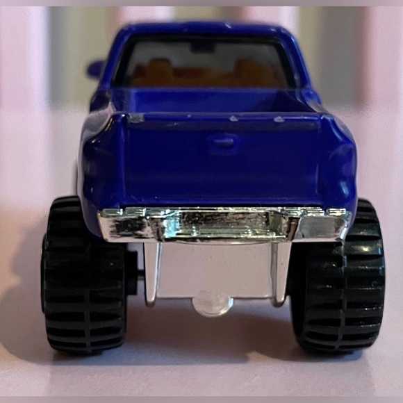 Matchbox 1999 CHEVROLET SILVERADO 4X4 "Surf Shop" - Picture 5 of 8